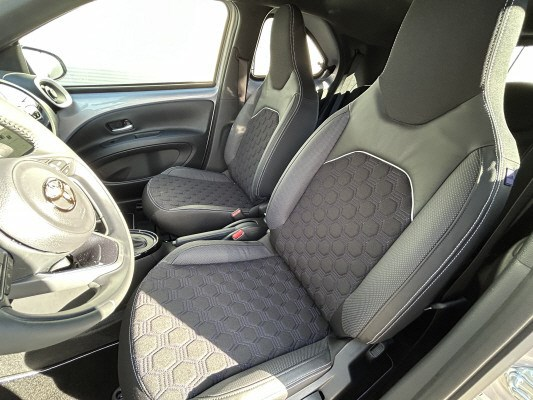 TOYOTA Aygo X 1.0 VVT-i JBL CVT