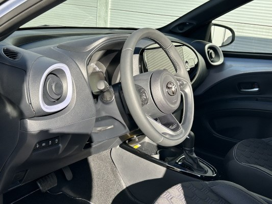 TOYOTA Aygo X 1.0 VVT-i JBL CVT