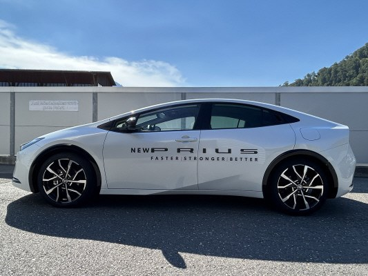 TOYOTA Prius 2.0 VVT-i PiH Style