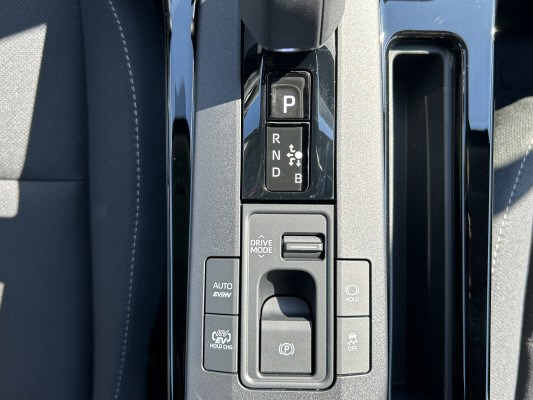 TOYOTA Prius 2.0 VVT-i PiH Style