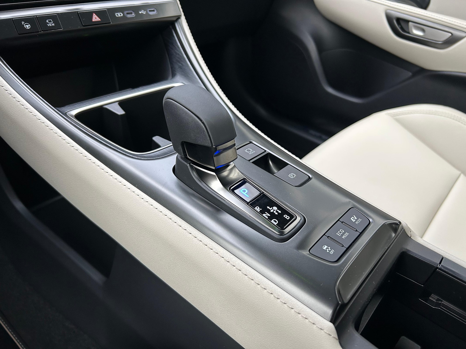LEXUS LBX 1.5 Hybrid Elegant AWD