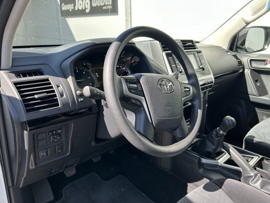 TOYOTA LandCruiser 2.8TD Active
