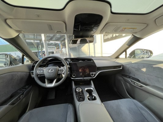 LEXUS RZ 450e 71,4 Excellence