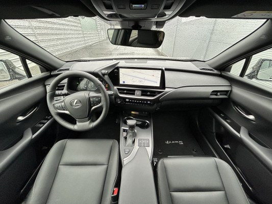 LEXUS UX 250h E-Four F Line