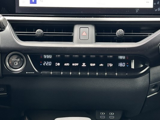 LEXUS UX 250h E-Four F Line