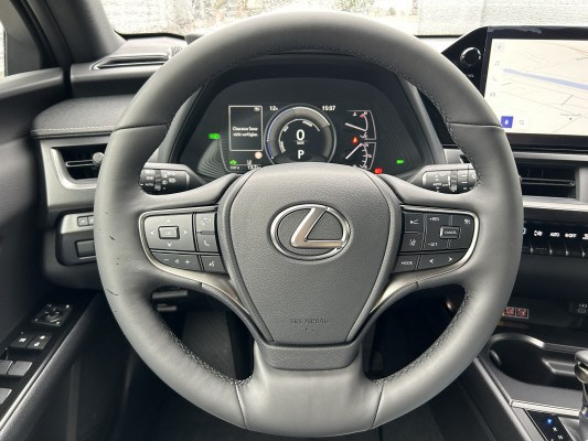 LEXUS UX 250h E-Four F Line