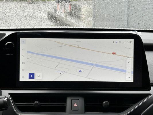 LEXUS UX 250h E-Four F Line