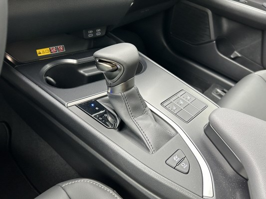 LEXUS UX 250h E-Four F Line