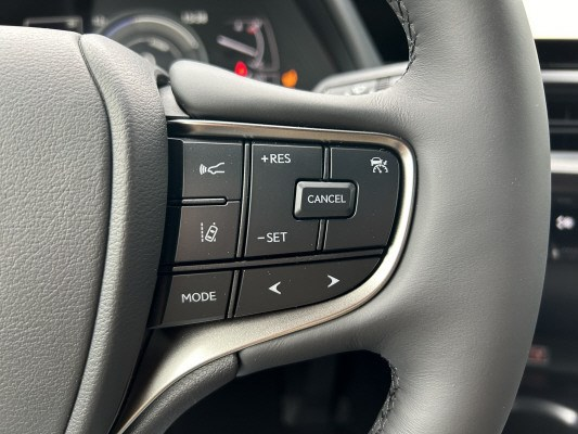 LEXUS UX 250h E-Four F Line
