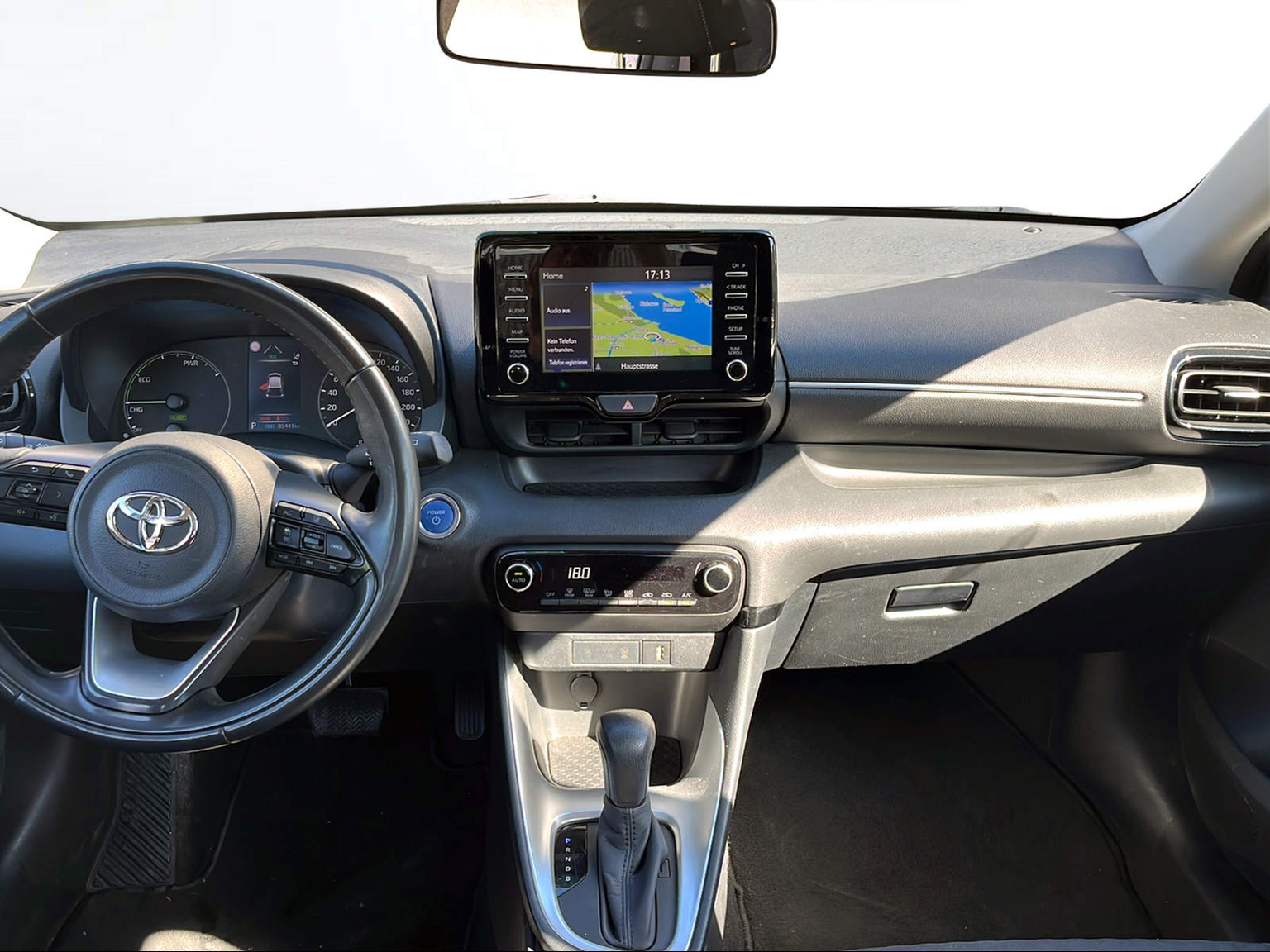 TOYOTA Yaris 1.5 Comfort e-CVT