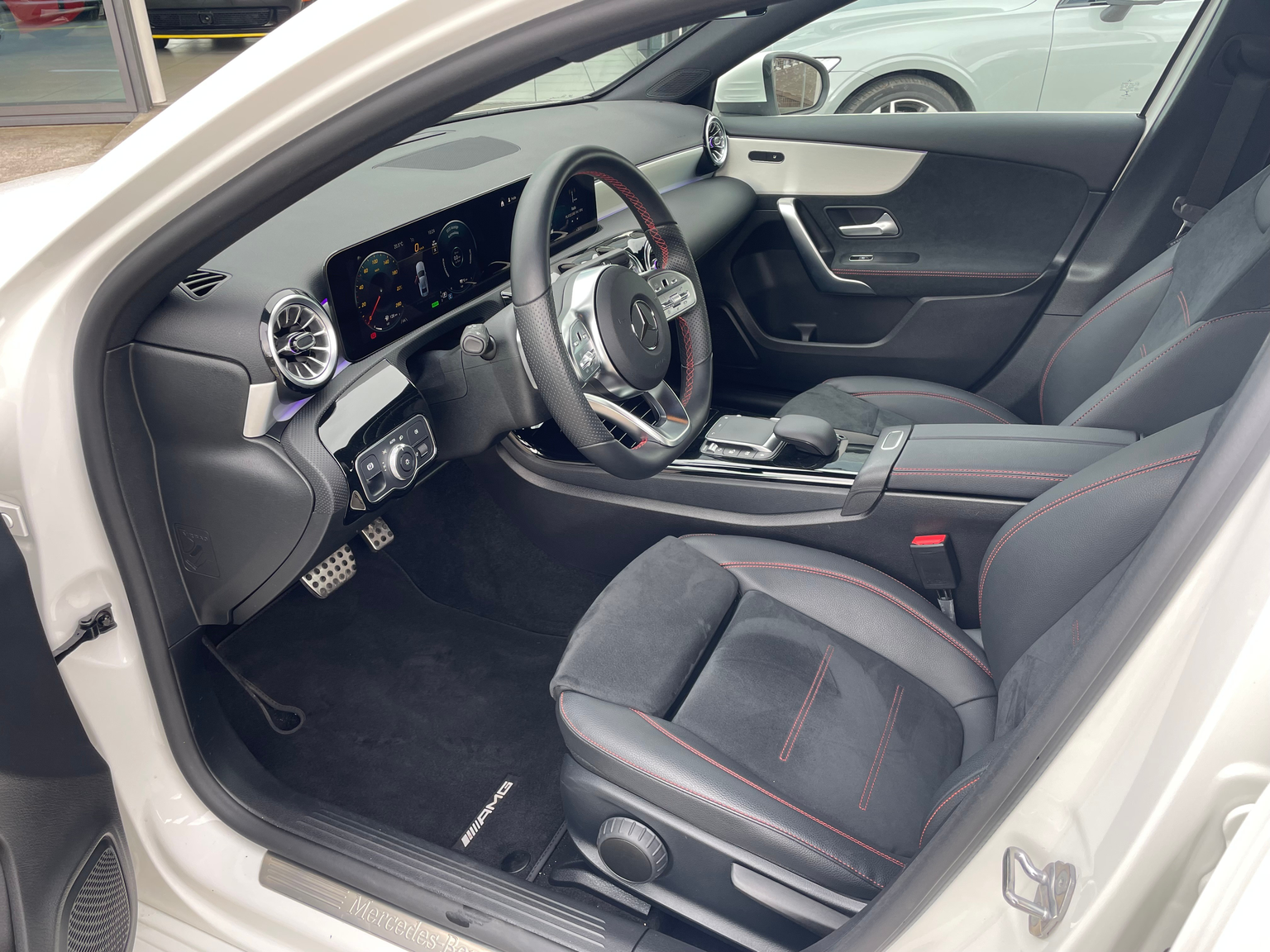 MERCEDES-BENZ A 250e AMG Line