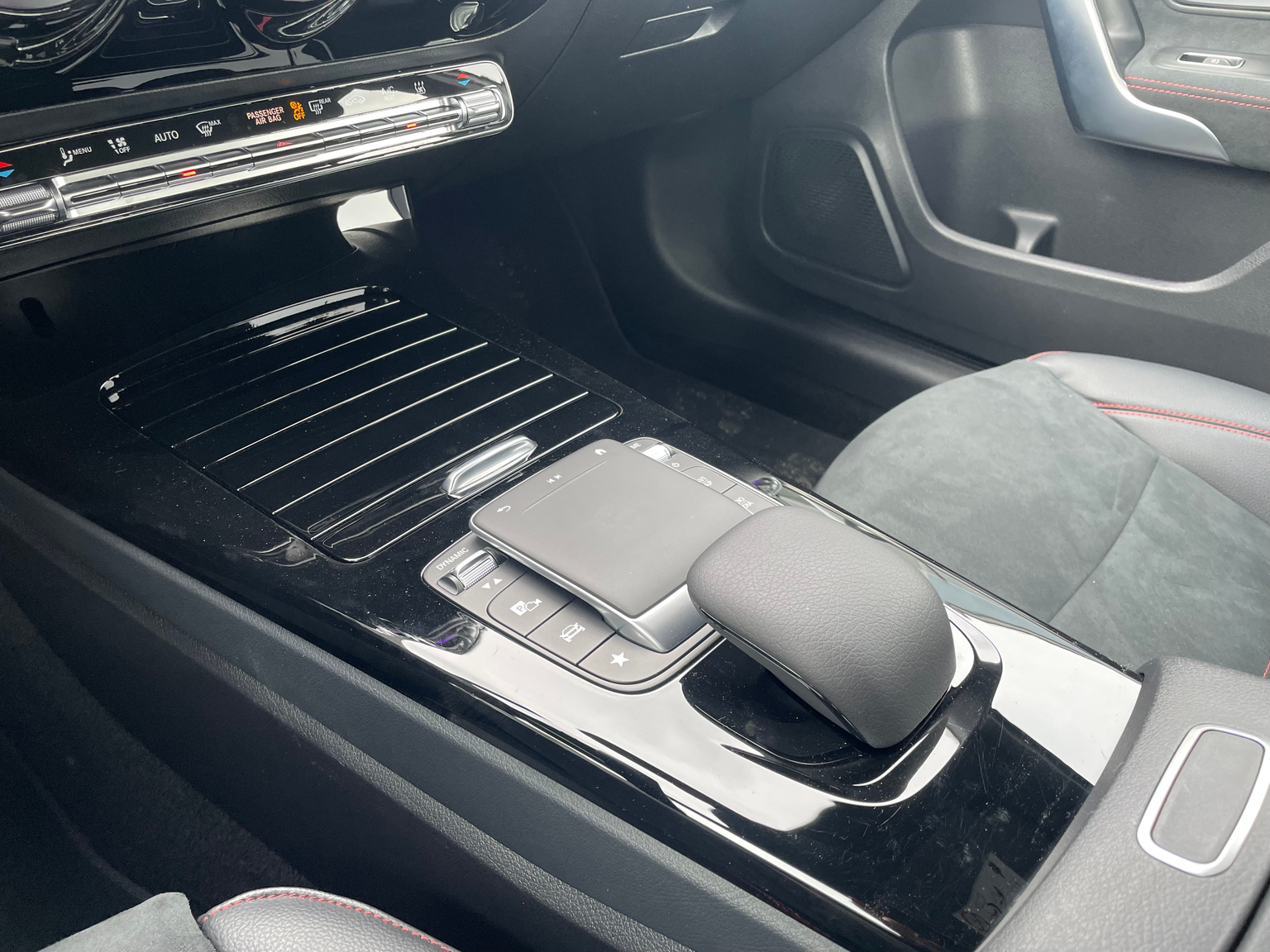 MERCEDES-BENZ A 250e AMG Line
