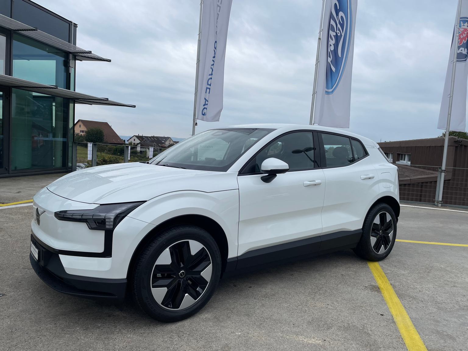 VOLVO EX30 E40 51kWh Core