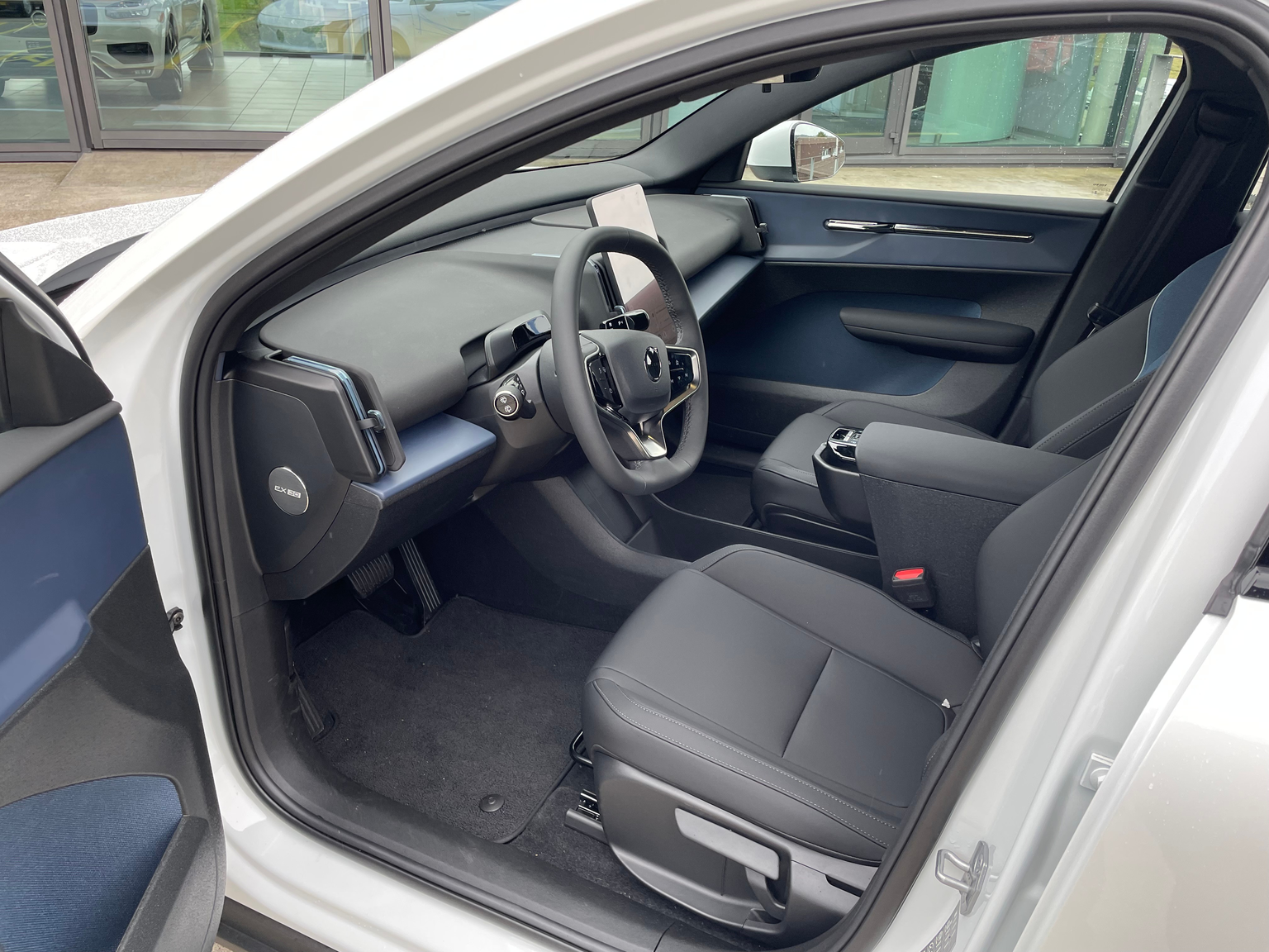 VOLVO EX30 E40 51kWh Core