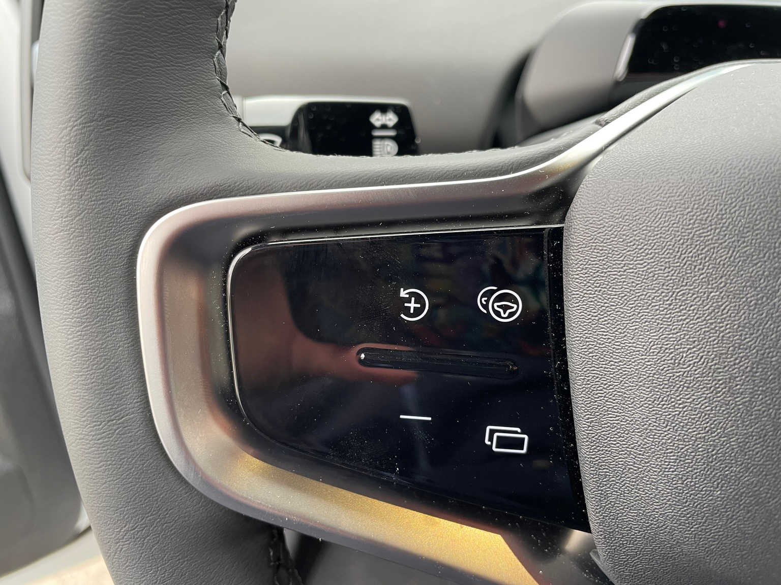 VOLVO EX30 E40 51kWh Core