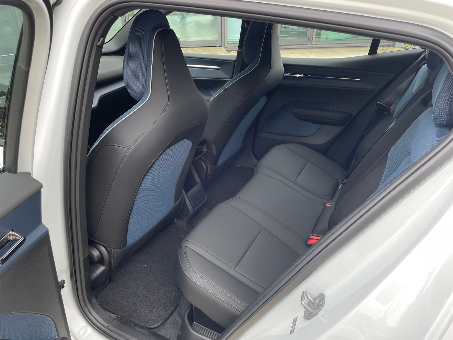 VOLVO EX30 E40 51kWh Core