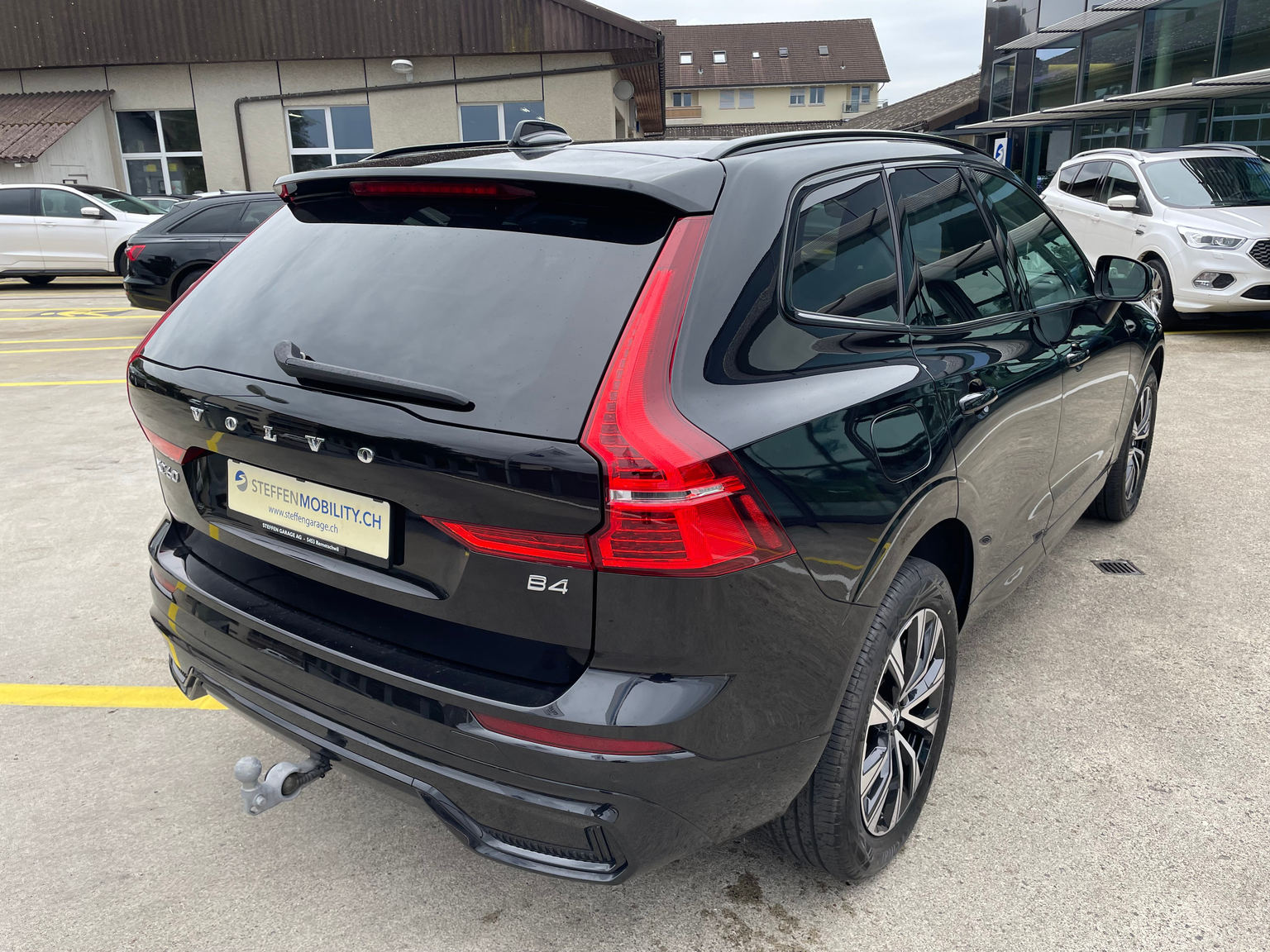 VOLVO XC60 B4 D Plus Dark