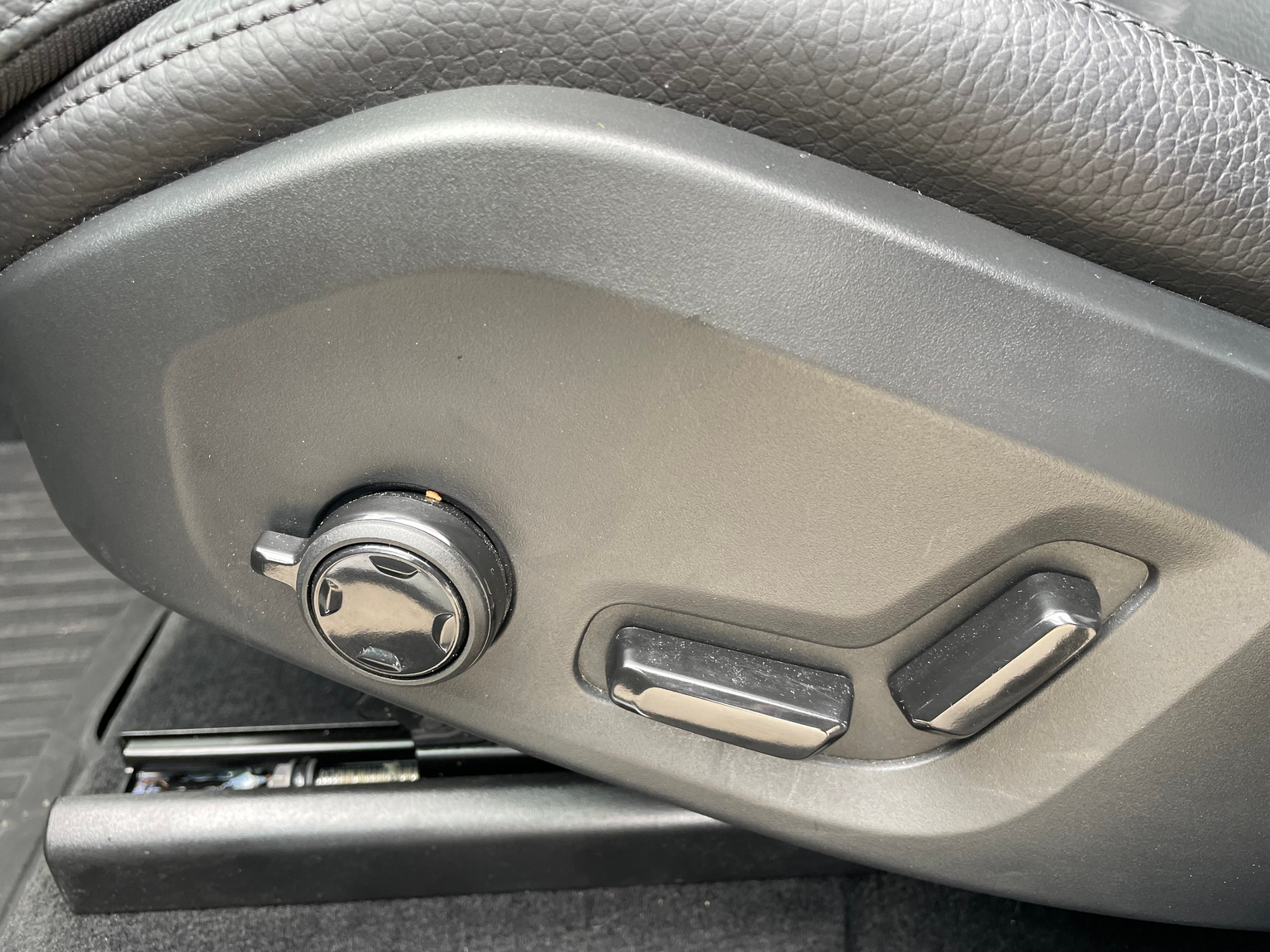 VOLVO XC60 B4 D Plus Dark