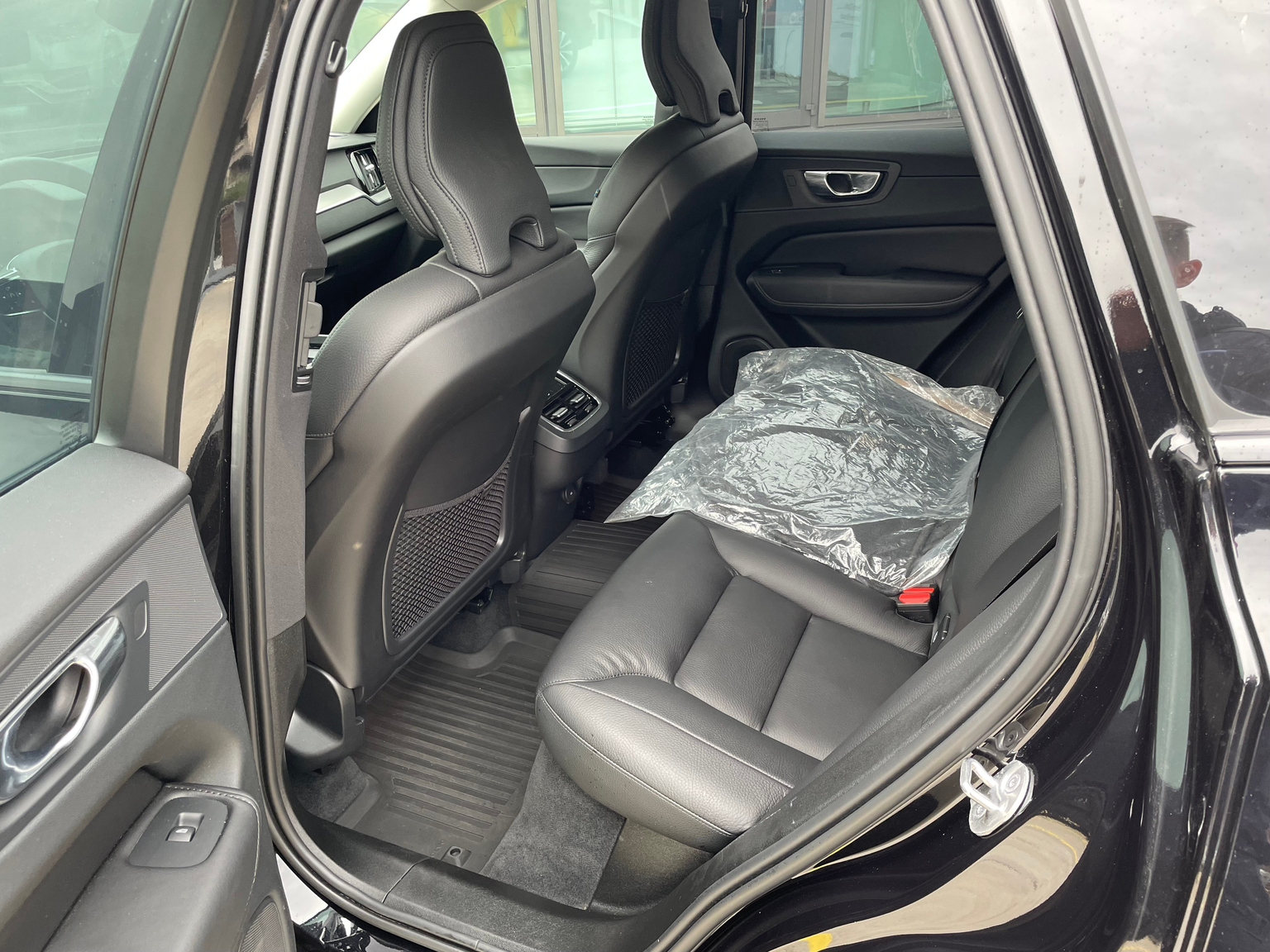 VOLVO XC60 B4 D Plus Dark