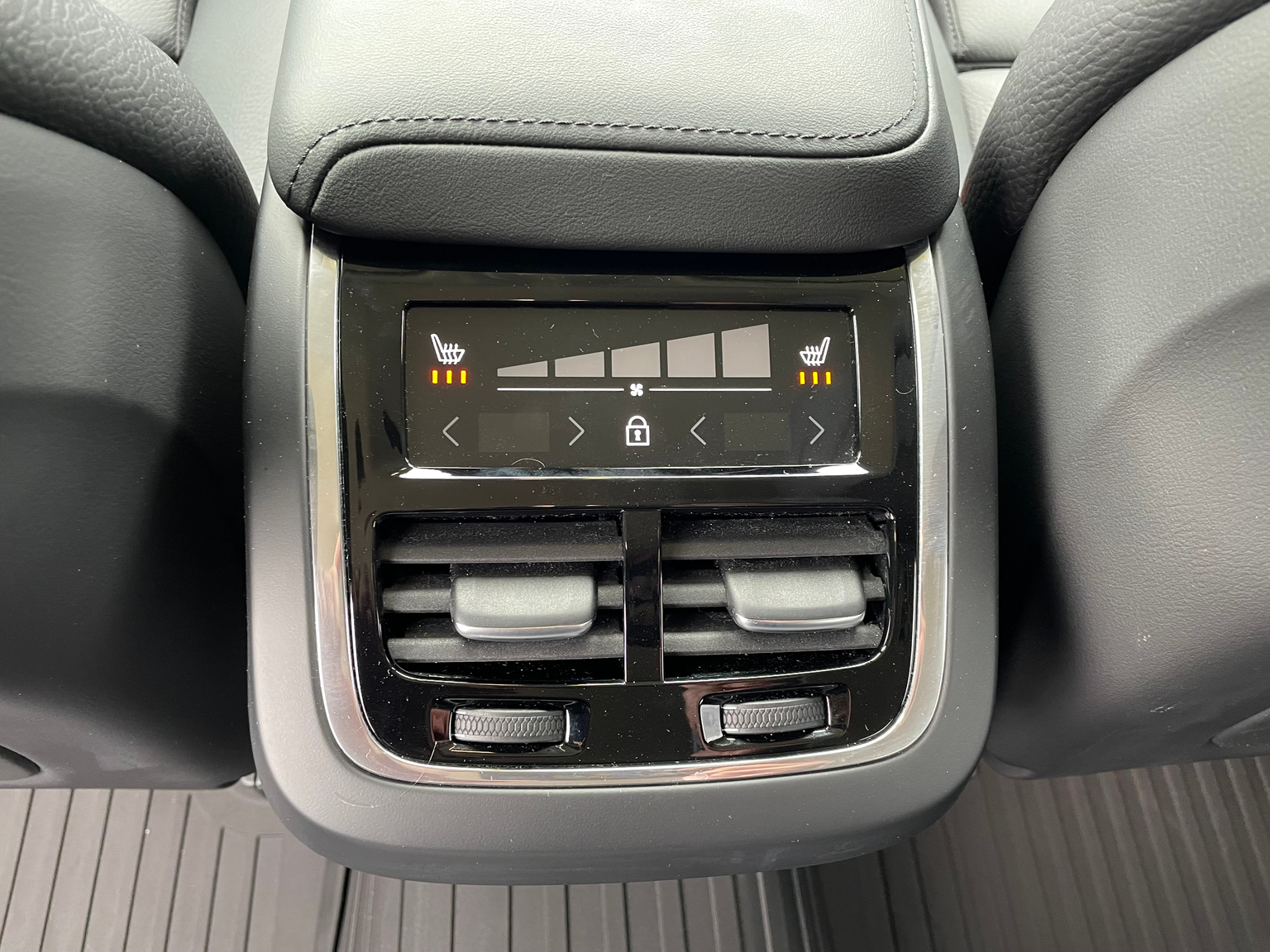 VOLVO XC60 B4 D Plus Dark