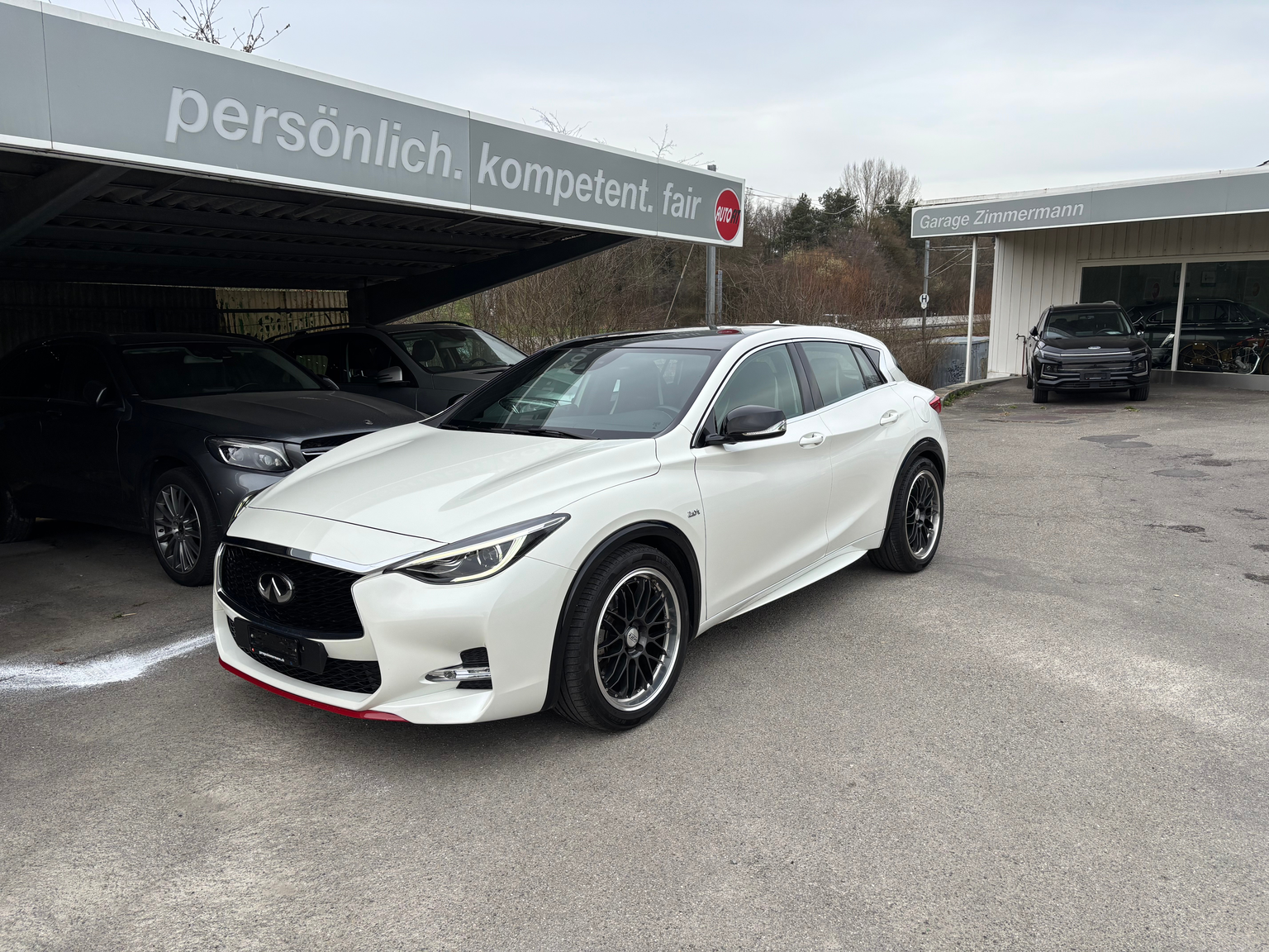 INFINITI Q30 2.0t Sport AWD DCT