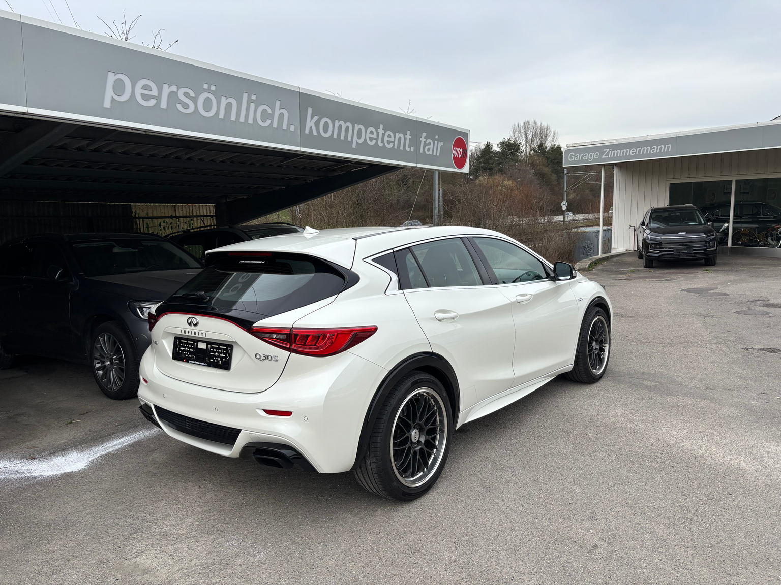 INFINITI Q30 2.0t Sport AWD DCT