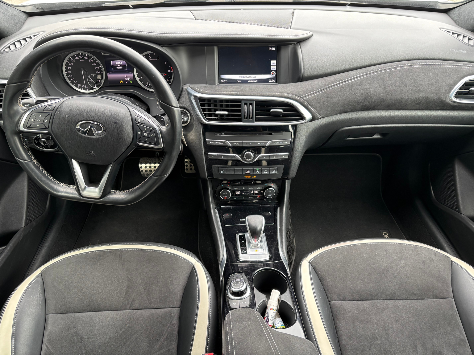 INFINITI Q30 2.0t Sport AWD DCT