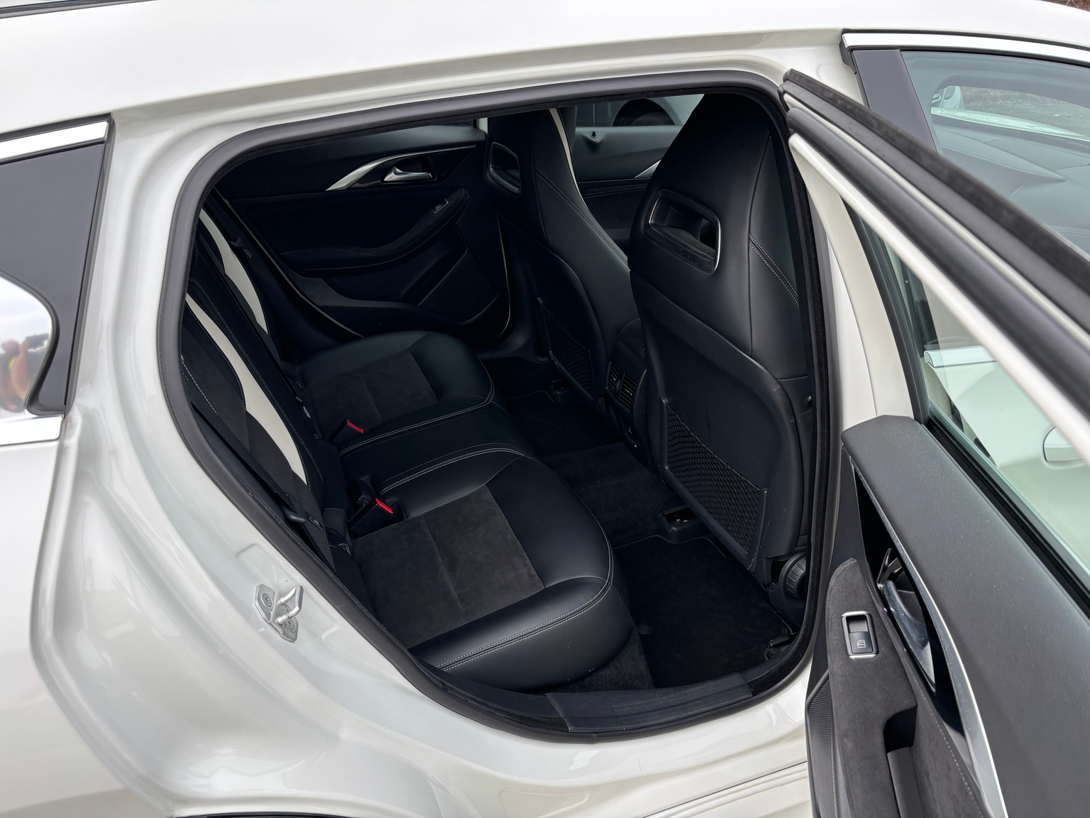 INFINITI Q30 2.0t Sport AWD DCT