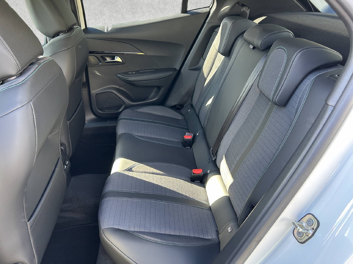 PEUGEOT 2008 e-Allure Pack