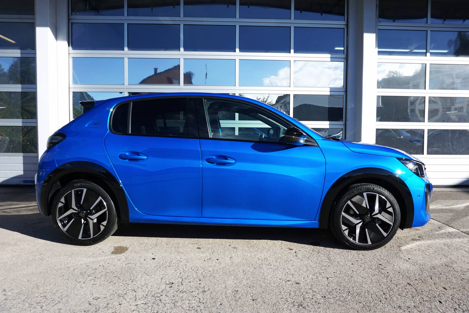 PEUGEOT 208 1.2 Hybrid GT