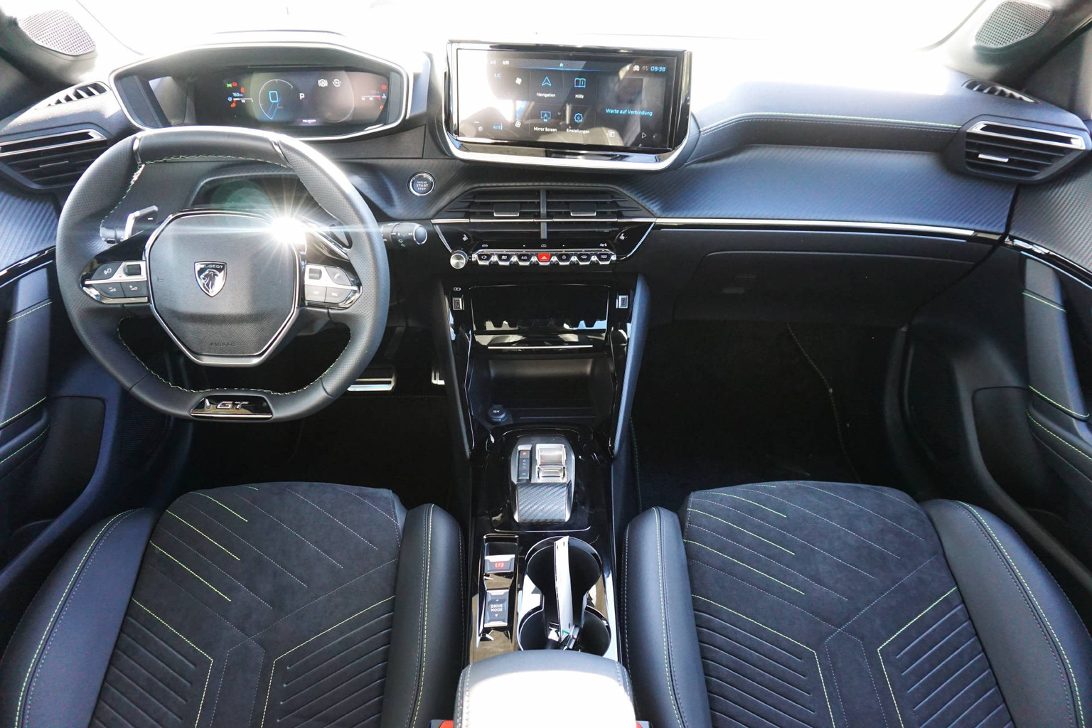 PEUGEOT 208 1.2 Hybrid GT