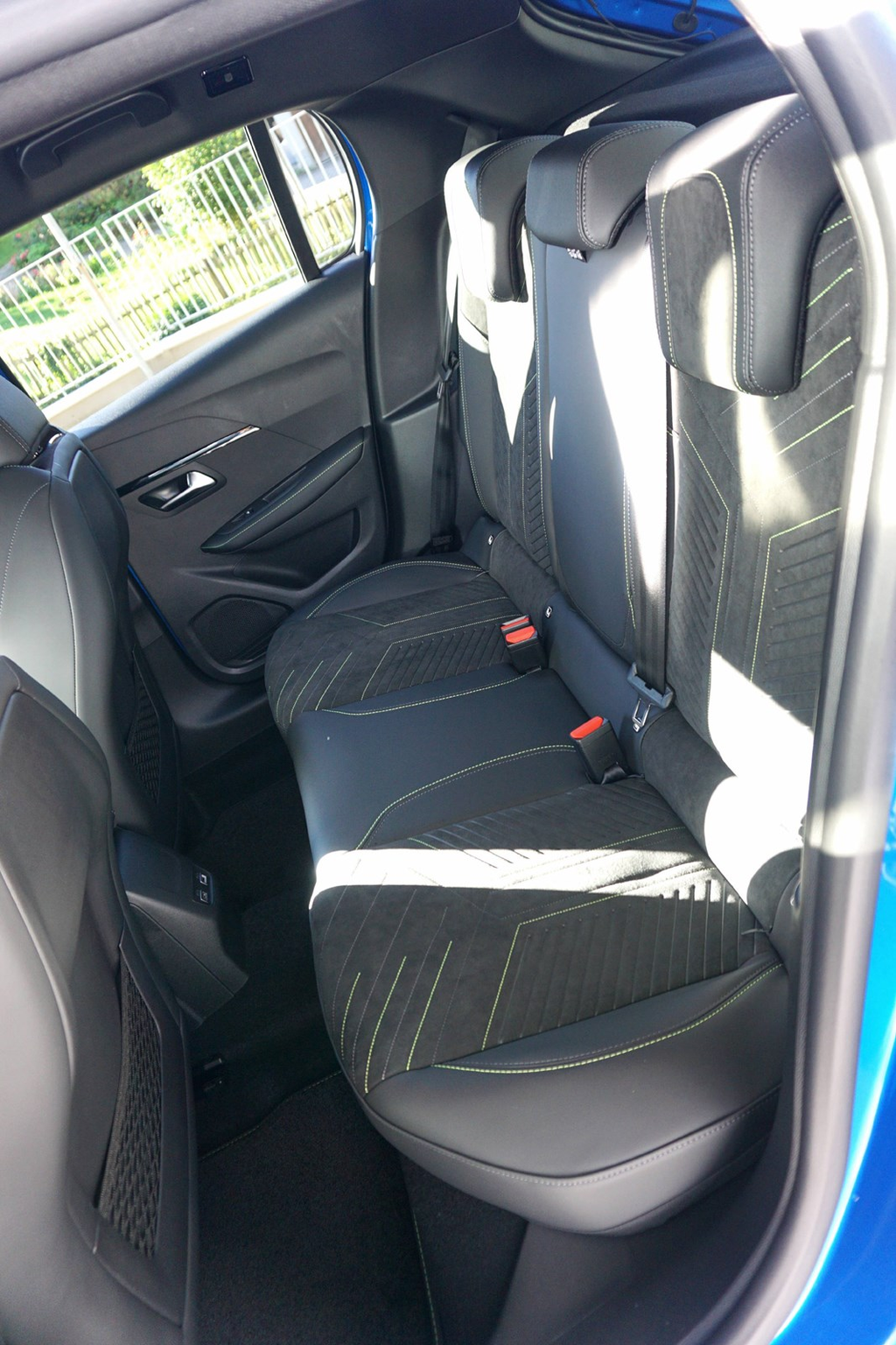 PEUGEOT 208 1.2 Hybrid GT