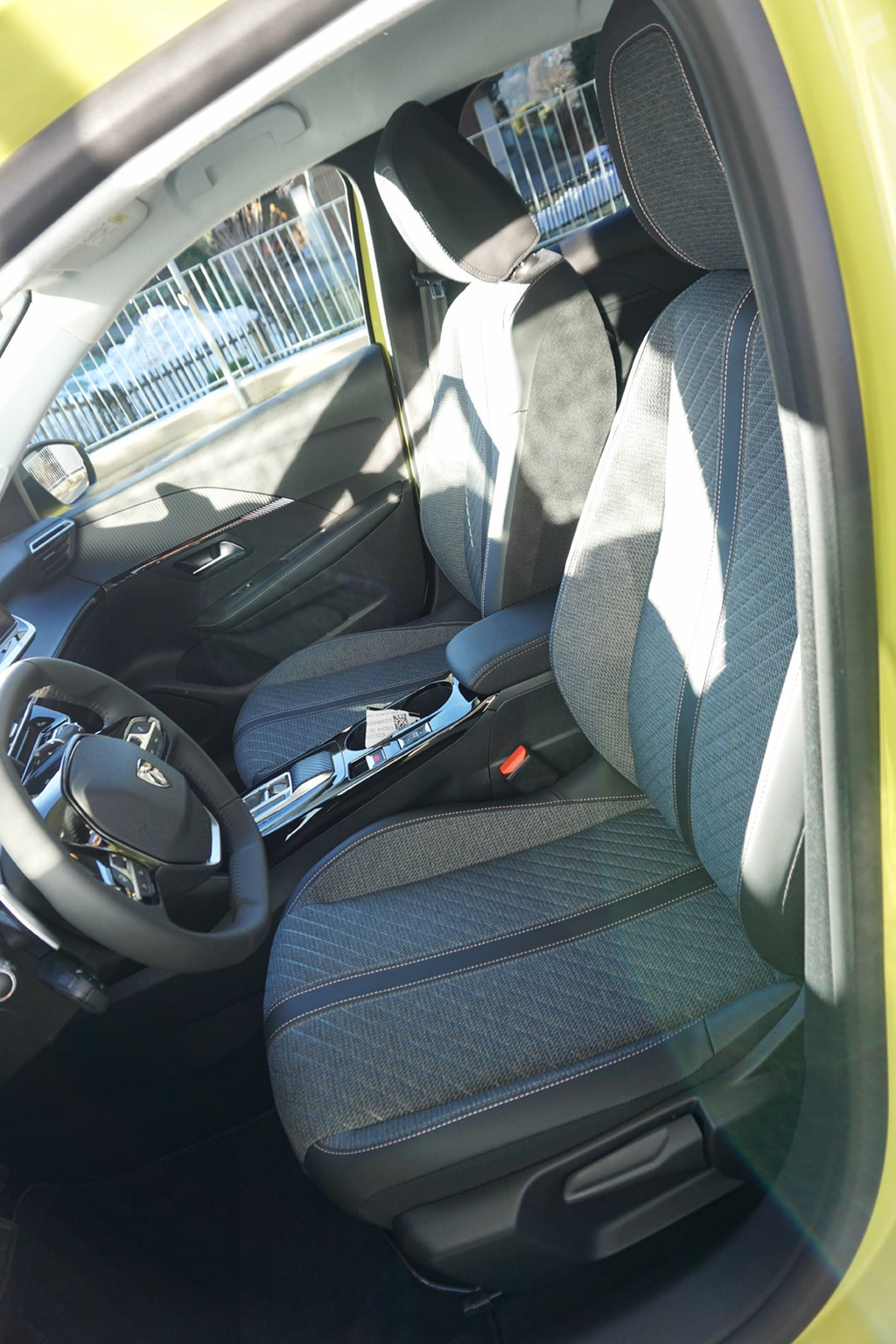 PEUGEOT 208 1.2 PureTech 100 Allure Premium