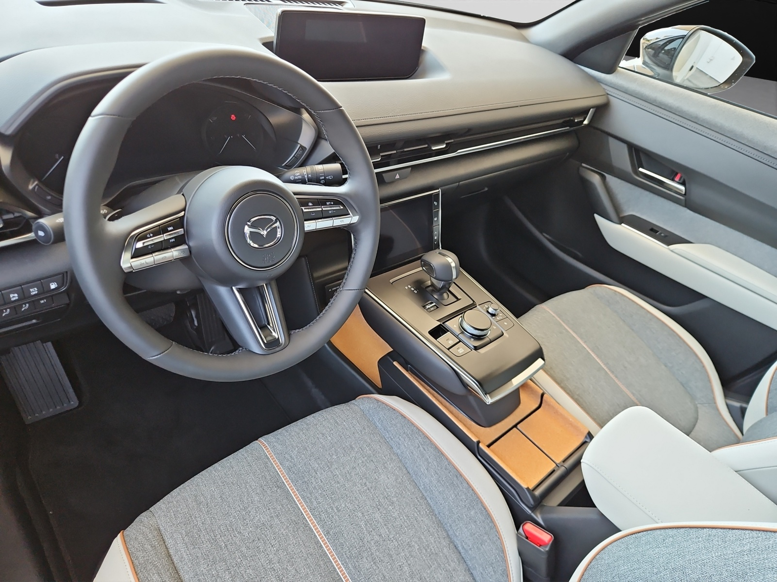 MAZDA MX-30 PHEV e-Skyactiv R-EV 170 Makoto