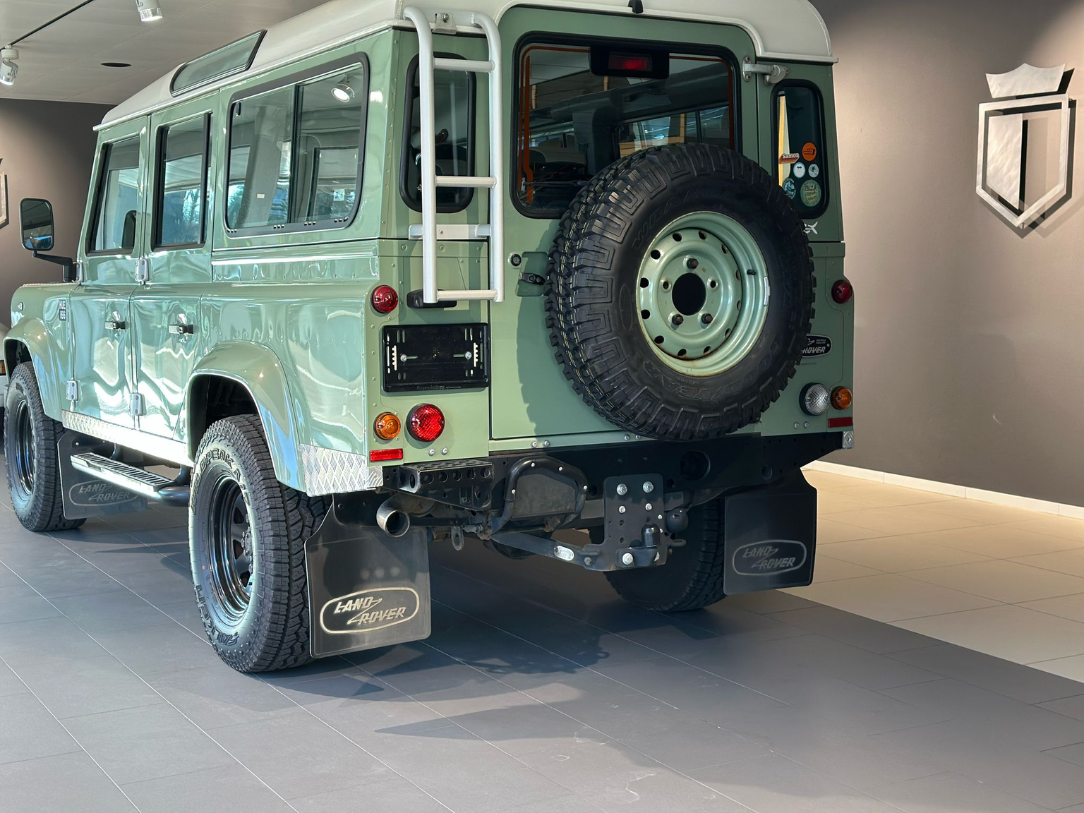 LAND ROVER Defender 110 2.2 TD4 Station Wagon Heritage