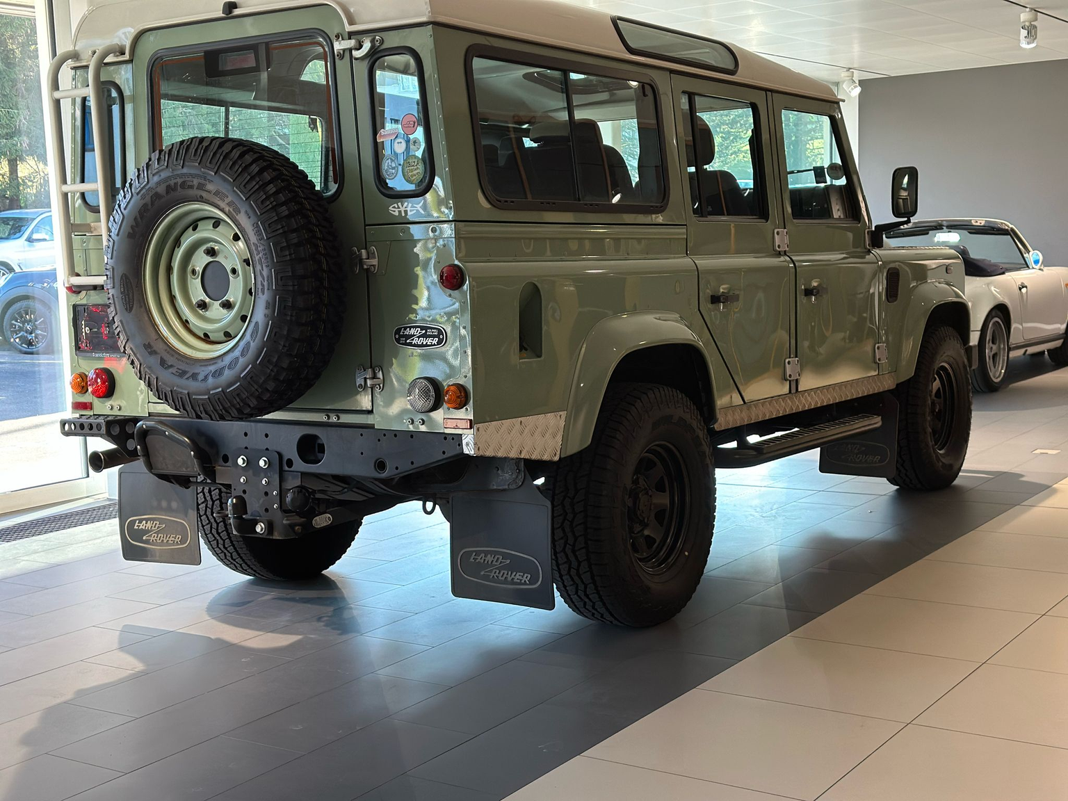 LAND ROVER Defender 110 2.2 TD4 Station Wagon Heritage