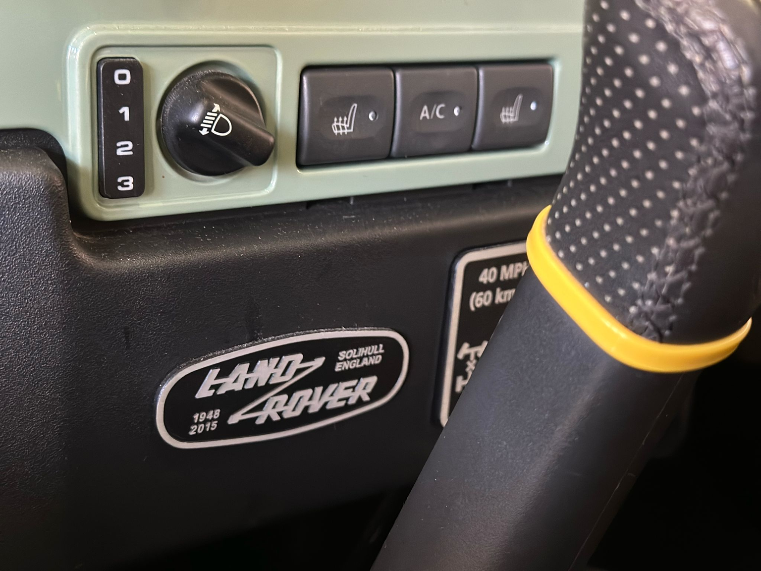 LAND ROVER Defender 110 2.2 TD4 Station Wagon Heritage