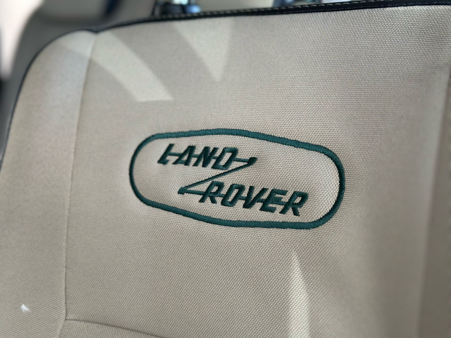 LAND ROVER Defender 110 2.2 TD4 Station Wagon Heritage