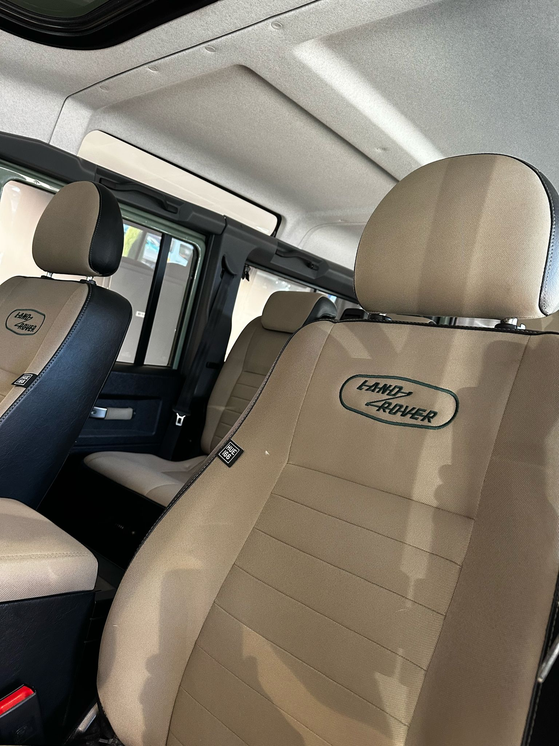 LAND ROVER Defender 110 2.2 TD4 Station Wagon Heritage