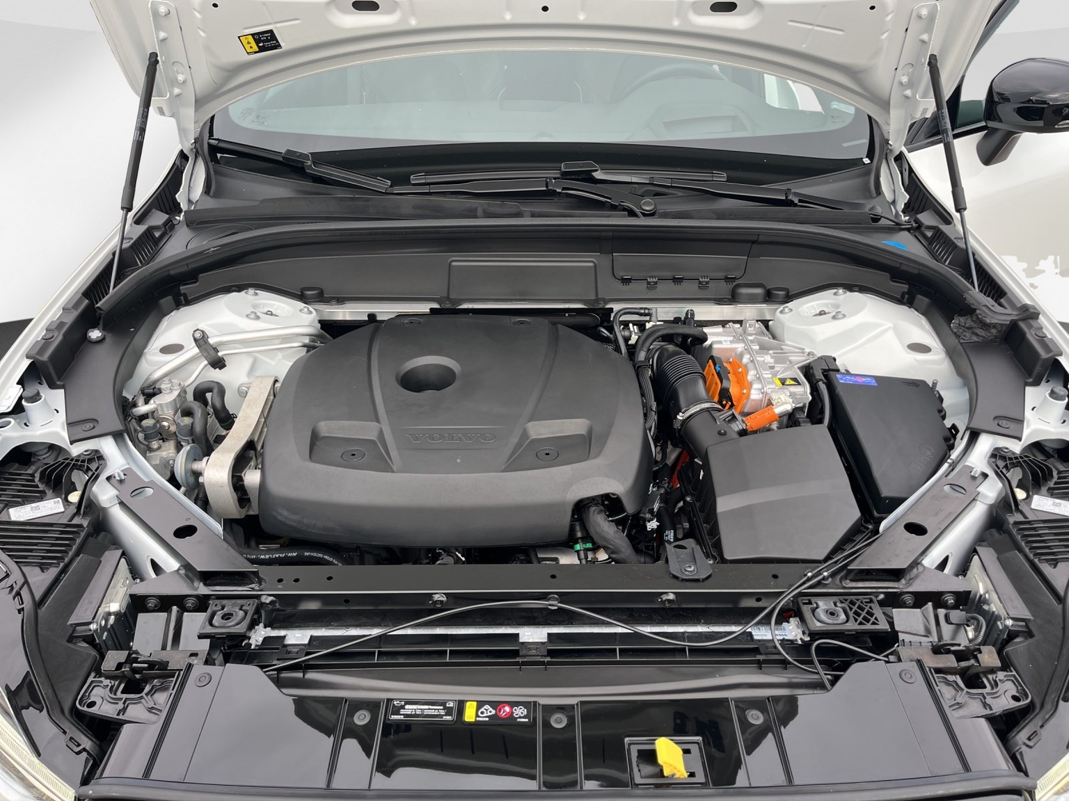 VOLVO XC60 2.0 T6 TE XCENTRIC eAWD
