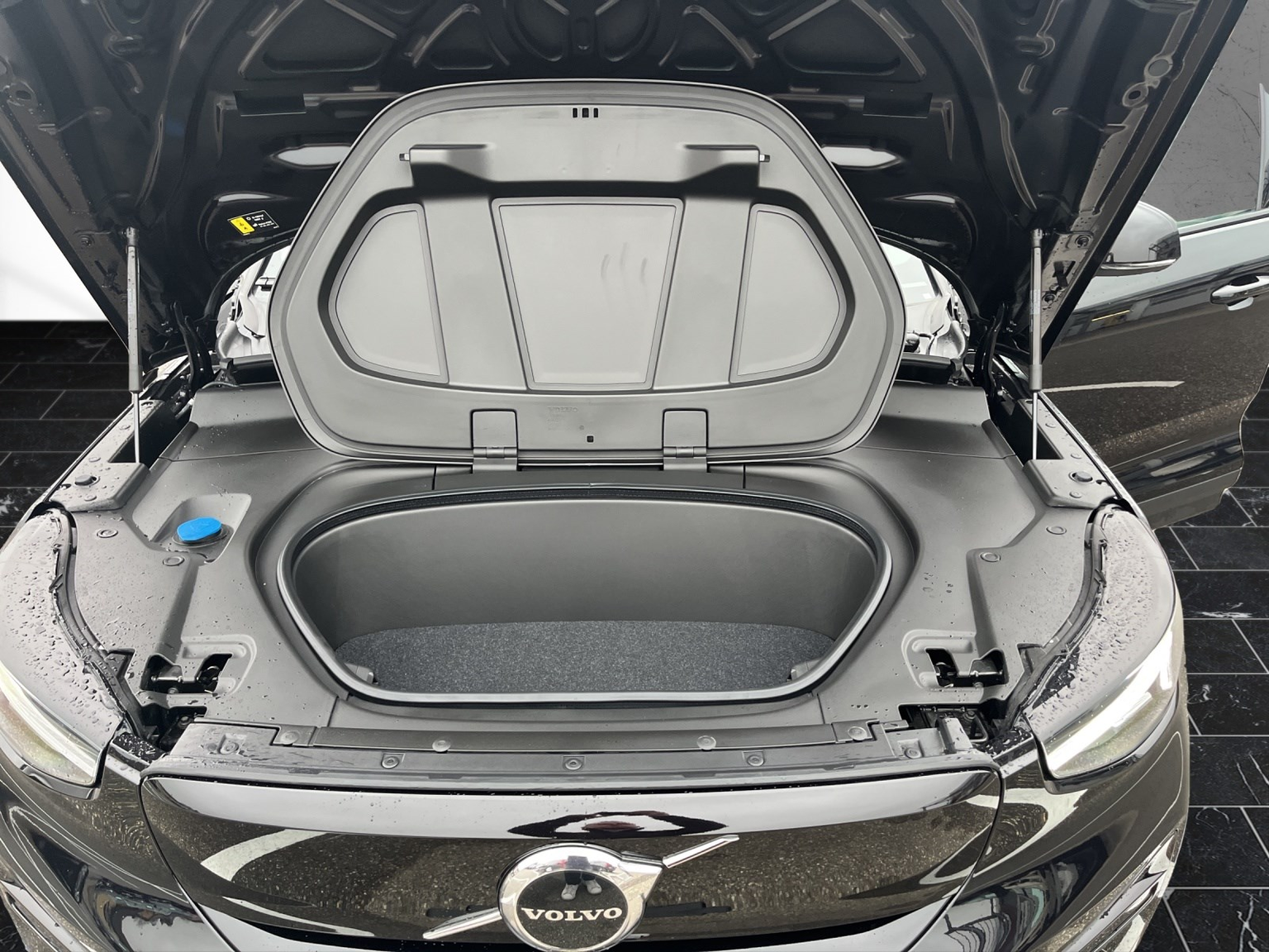 VOLVO C40 E80 Plus AWD