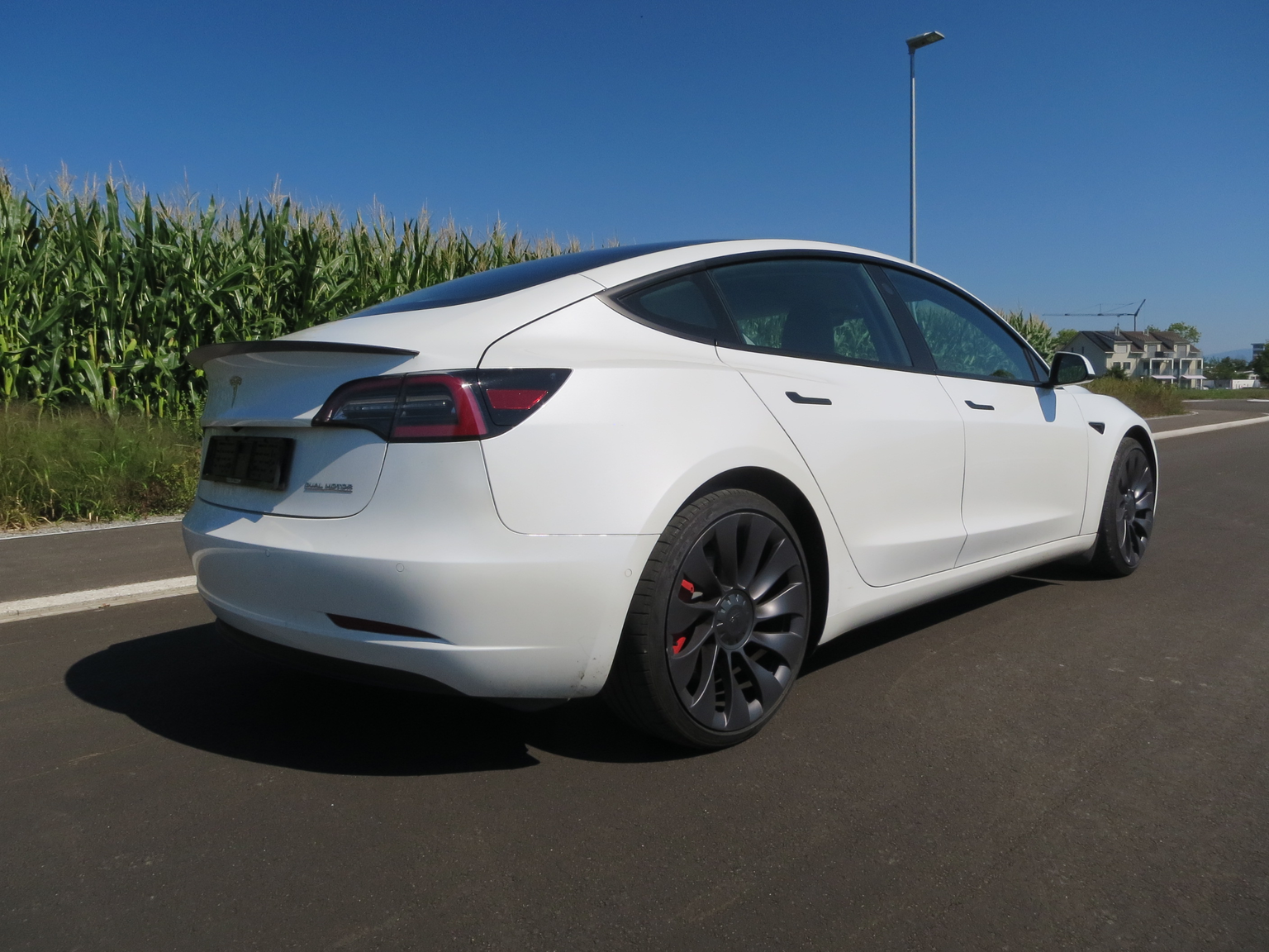 TESLA MODEL 3 PERFORMANCE