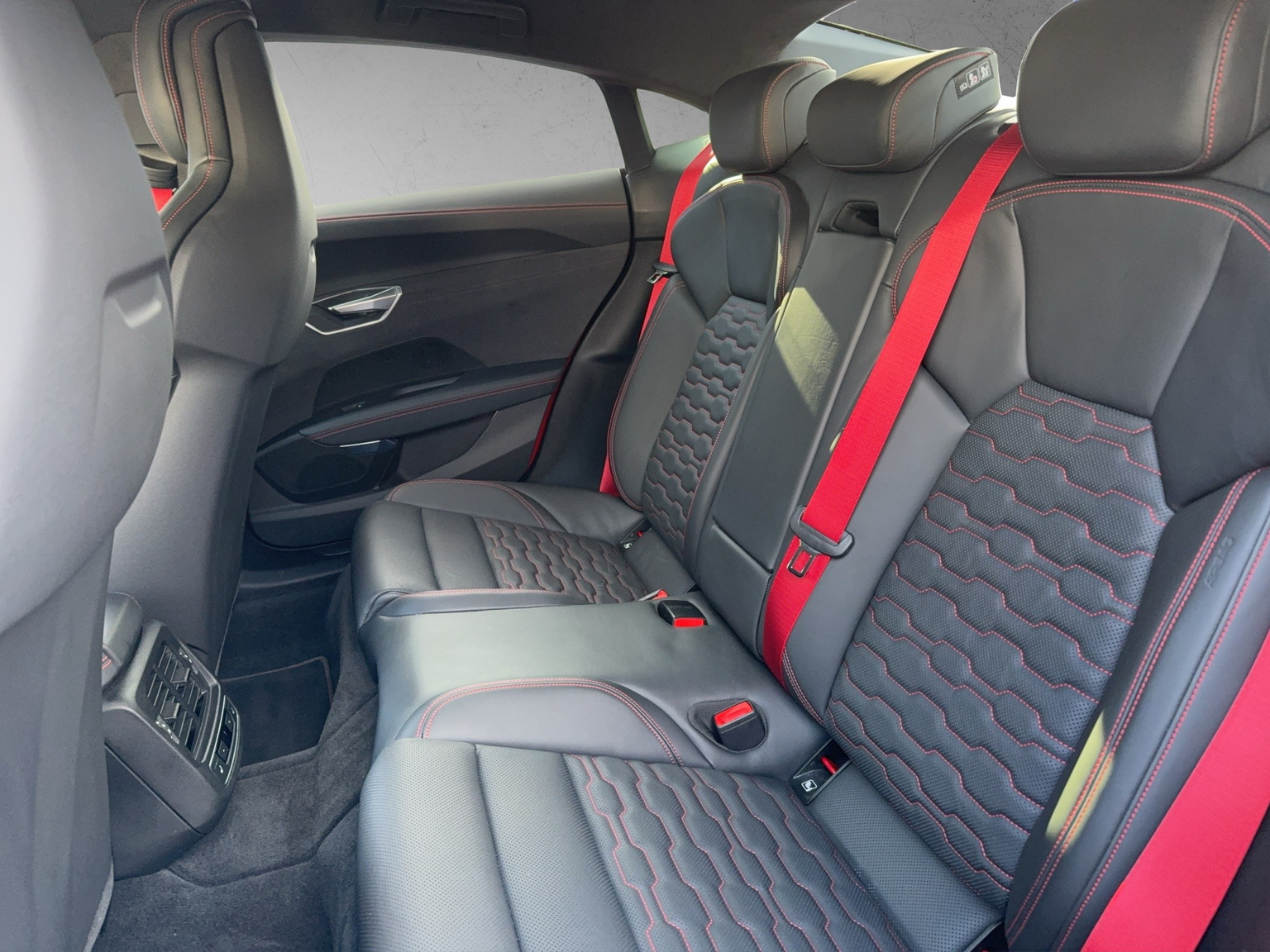 AUDI RS e-tron GT quattro