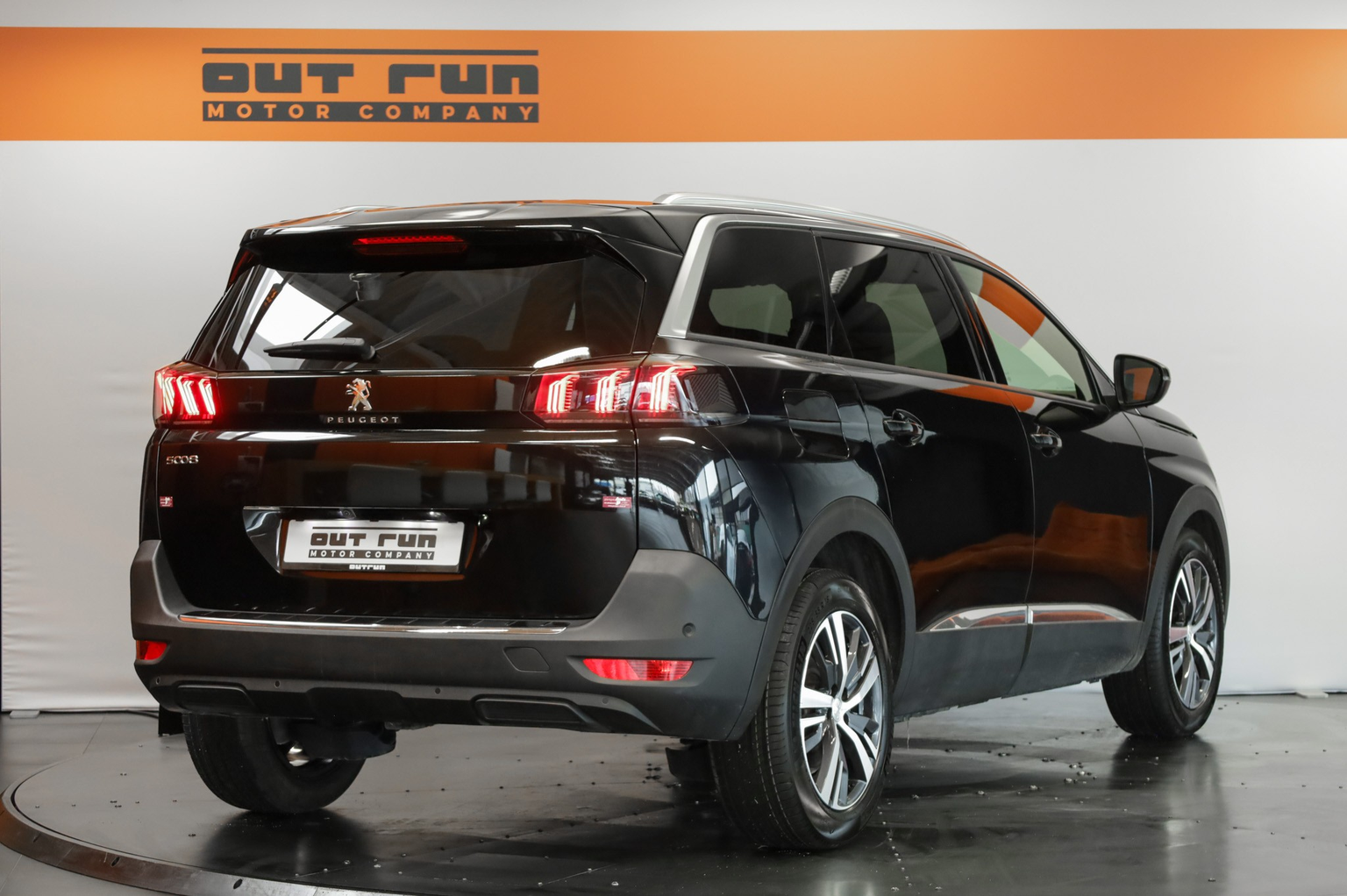 PEUGEOT 5008 1.5 BlueHDi Allure Pack EAT8 7 places