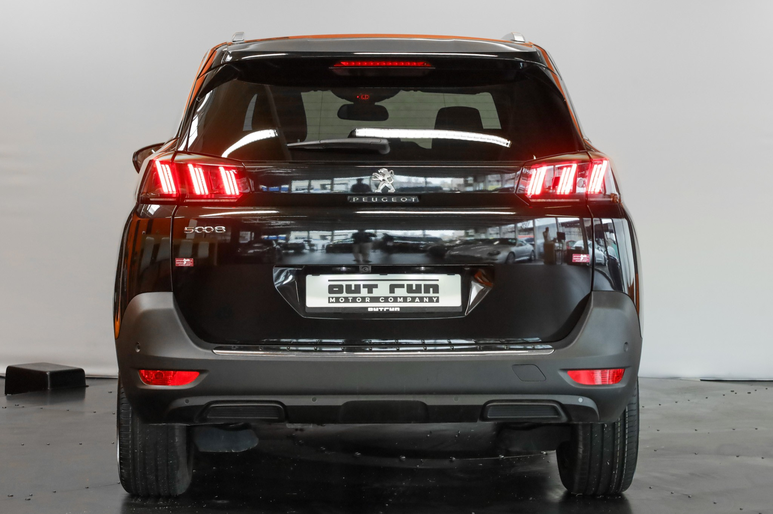 PEUGEOT 5008 1.5 BlueHDi Allure Pack EAT8 7 places