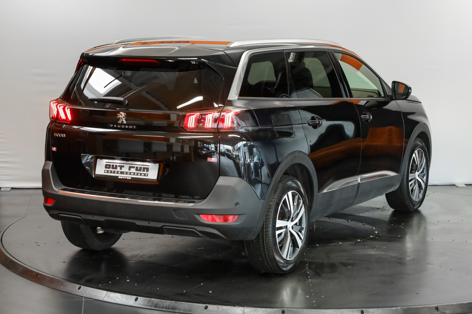 PEUGEOT 5008 1.5 BlueHDi Allure Pack EAT8 7 places