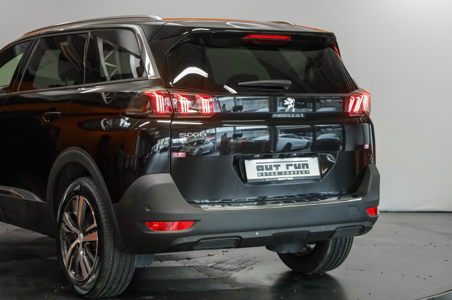 PEUGEOT 5008 1.5 BlueHDi Allure Pack EAT8 7 places