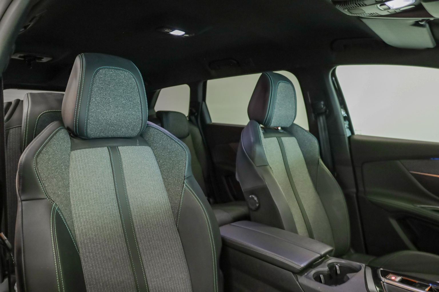 PEUGEOT 5008 1.5 BlueHDi Allure Pack EAT8 7 places
