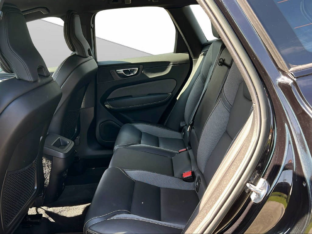 VOLVO XC60 2.0 B5 MH R-Design AWD
