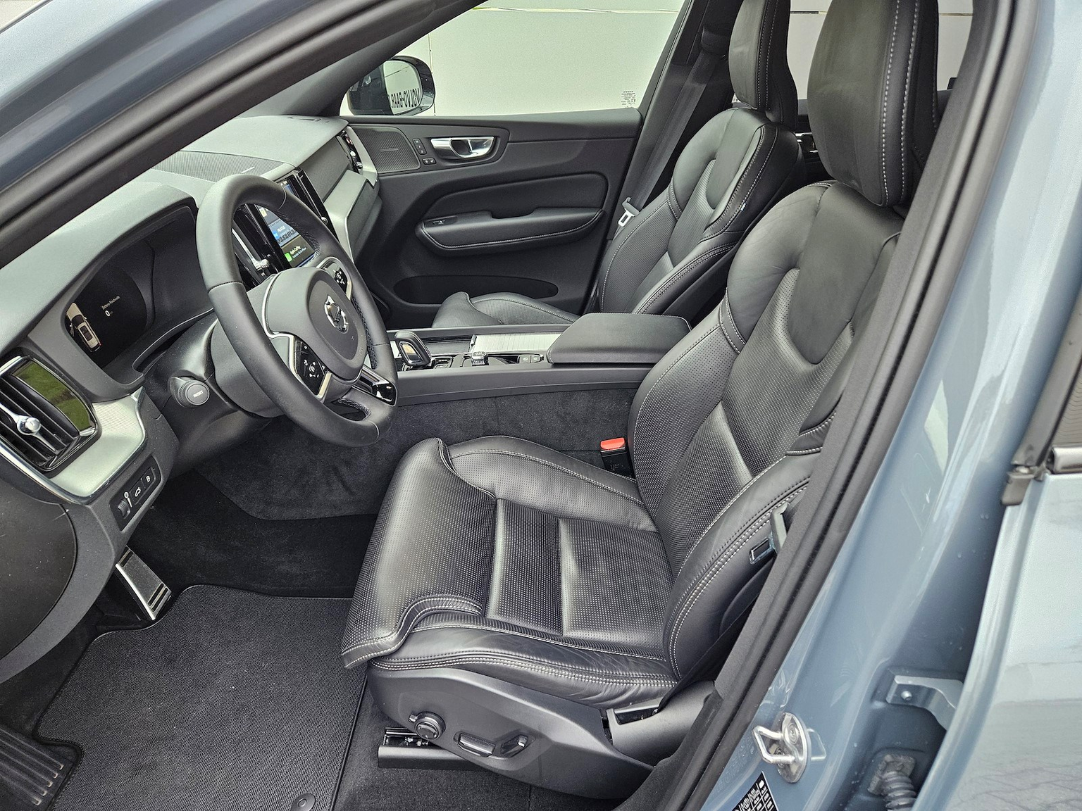 VOLVO XC60 2.0 T8 TE R-Design eAWD